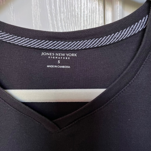 Jones New York Black V-Neck Tee - Picture 3 of 5